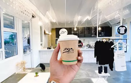 Seleb punya bisnis coffee shop Berbagai sumber 