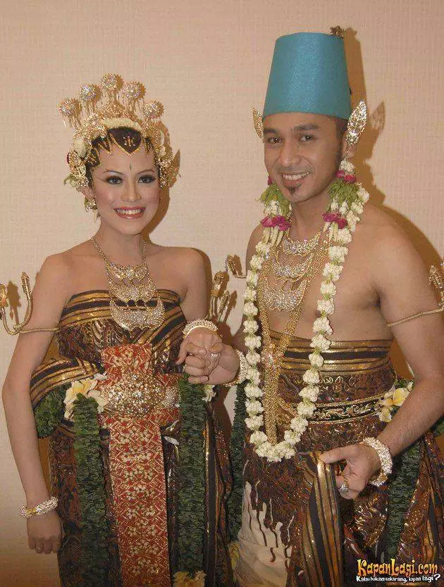 seleb menikah adat jawa dodotan © berbagai sumber seleb menikah adat jawa dodotan © berbagai sumber