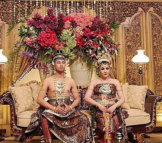 seleb menikah adat jawa dodotan © berbagai sumber seleb menikah adat jawa dodotan © berbagai sumber