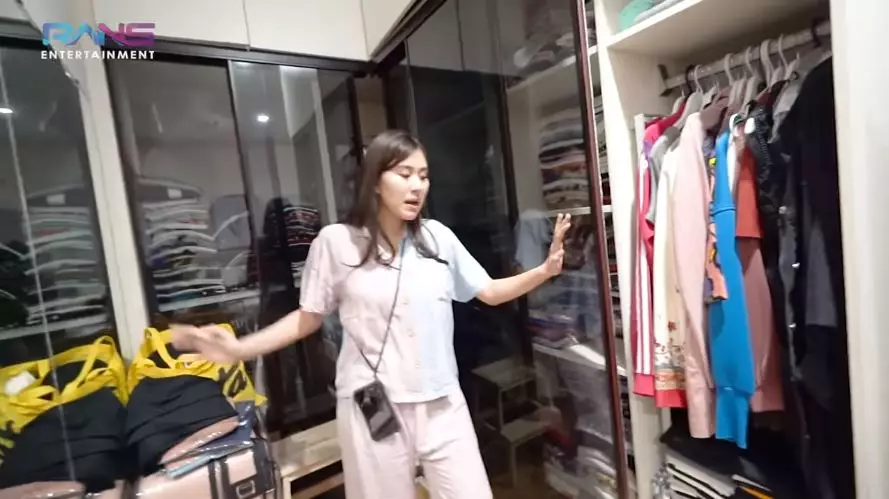 potret kamar syahnaz di tiga rumah berbeda © berbagai sumber