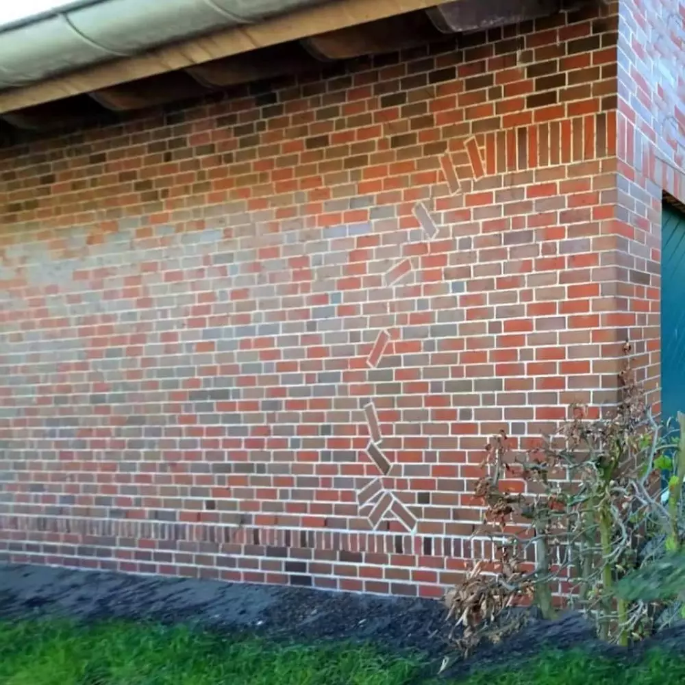 potret lucu waktu bikin pola tembok bangunan © 2021 instagram.com