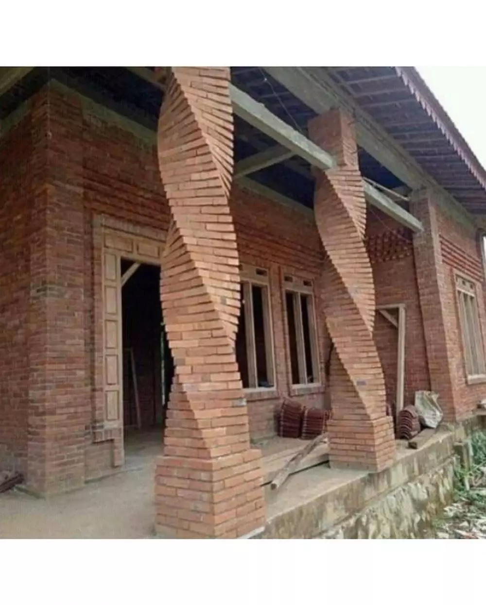 potret lucu waktu bikin pola tembok bangunan © 2021 instagram.com