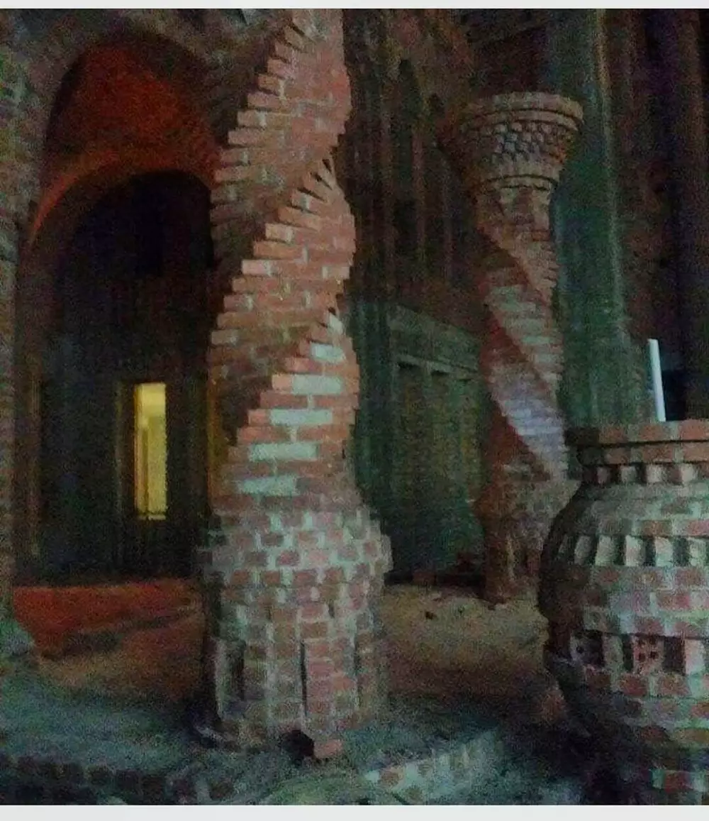 potret lucu waktu bikin pola tembok bangunan © 2021 instagram.com