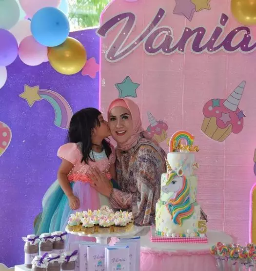 Momen Venna Melinda rayakan ultah Vania © Instagram/@vennamelindareal Momen Venna Melinda rayakan ultah Vania © Instagram/@vennamelindareal