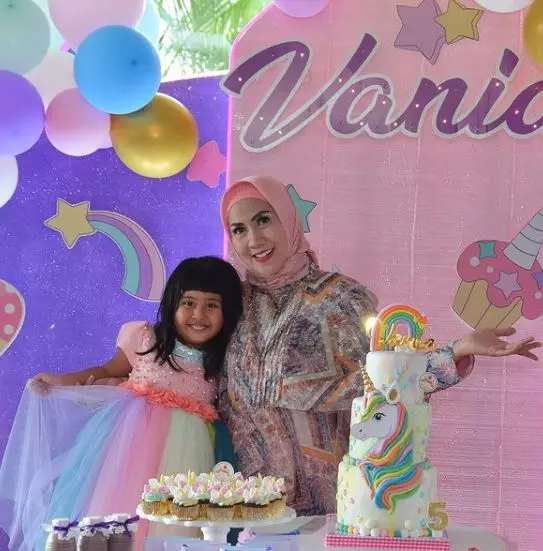 Momen Venna Melinda rayakan ultah Vania © Instagram/@vennamelindareal Momen Venna Melinda rayakan ultah Vania © Instagram/@vennamelindareal