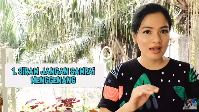 7 cara Titi Kamal rawat tanaman © YouTube/Titi dan Tian 7 cara Titi Kamal rawat tanaman © YouTube/Titi dan Tian