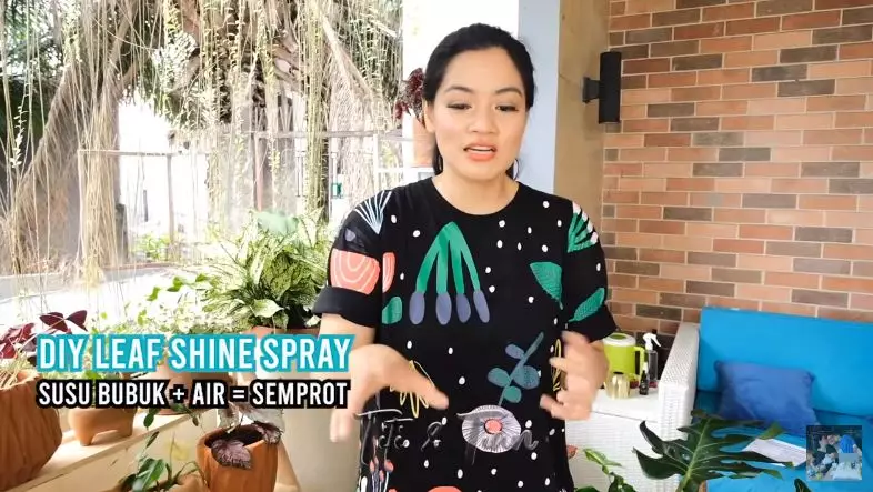 7 cara Titi Kamal rawat tanaman © YouTube/Titi dan Tian 7 cara Titi Kamal rawat tanaman © YouTube/Titi dan Tian