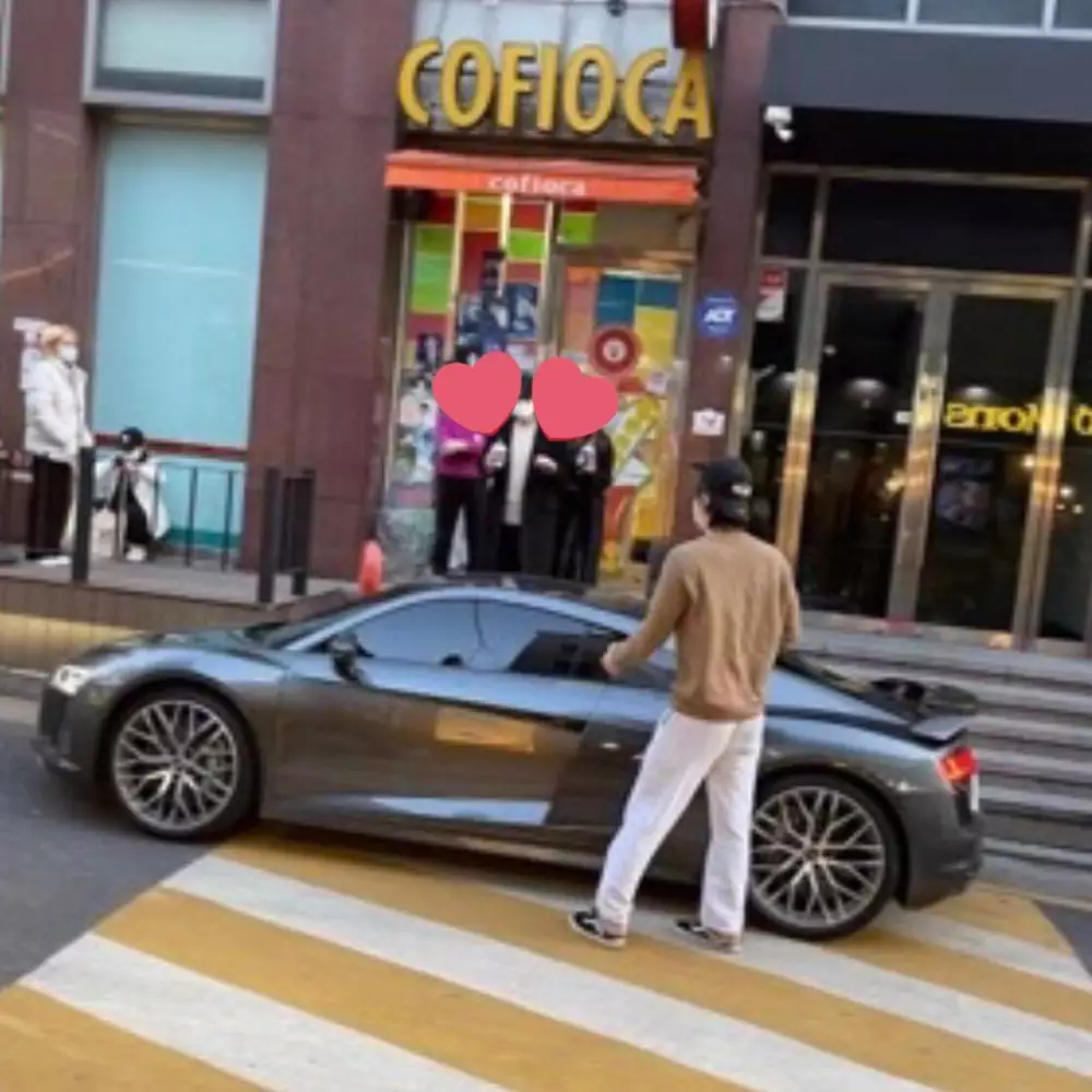 Koleksi mobil mewah milik seleb Korea Berbagai sumber 