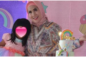 Kue ulang tahun 11 anak seleb bentuk karakter favorit ini lucu pol