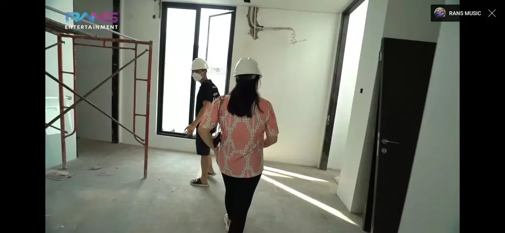 Raffi nagita cek kantor baru © 2021 brilio.net