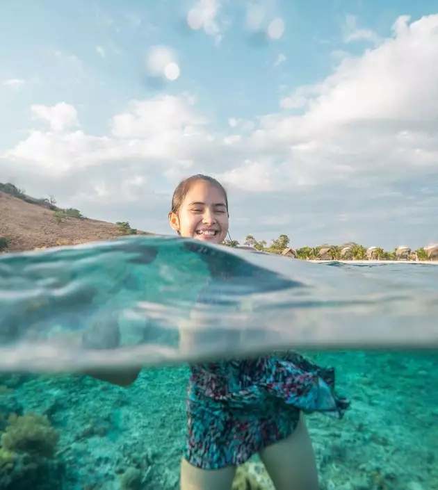 Sandrinna Michelle diving  Instagram  Sandrinna Michelle diving  Instagram