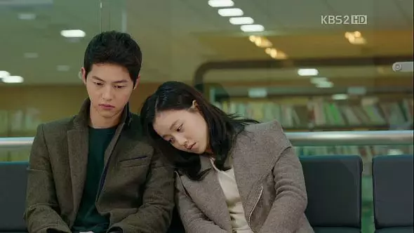 Potret romantis Song Joong-ki dan pasangan berbagai sumber