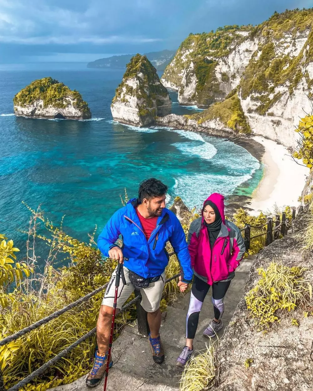 Padu padan outfit Irish Bella saat liburan © 2021 brilio.net Padu padan outfit Irish Bella saat liburan © 2021 brilio.net