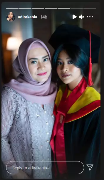 Potret kompak Ikke Nurjanah dan Aldi Bragi dampingi anak wisuda Instagram Potret kompak Ikke Nurjanah dan Aldi Bragi dampingi anak wisuda Instagram