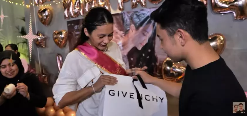 Momen kejutan ultah Paula Verhoeven YouTube/Baim Paula Momen kejutan ultah Paula Verhoeven YouTube/Baim Paula