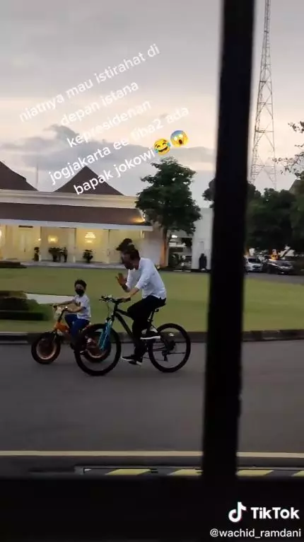 gestur Jokowi jadi buah bibir © berbagai sumber gestur Jokowi jadi buah bibir © berbagai sumber