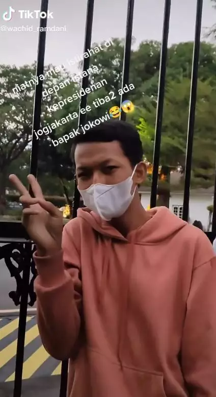 gestur Jokowi jadi buah bibir © berbagai sumber gestur Jokowi jadi buah bibir © berbagai sumber