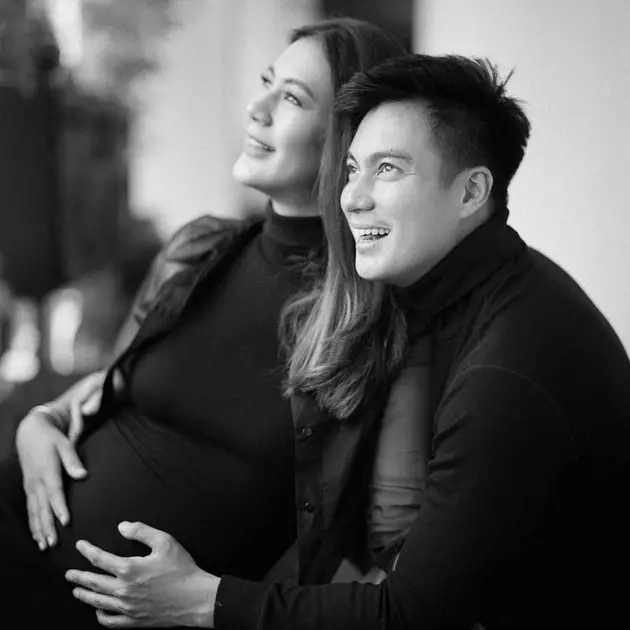 Gaya maternity shoot model catwalk dari berbagai sumber