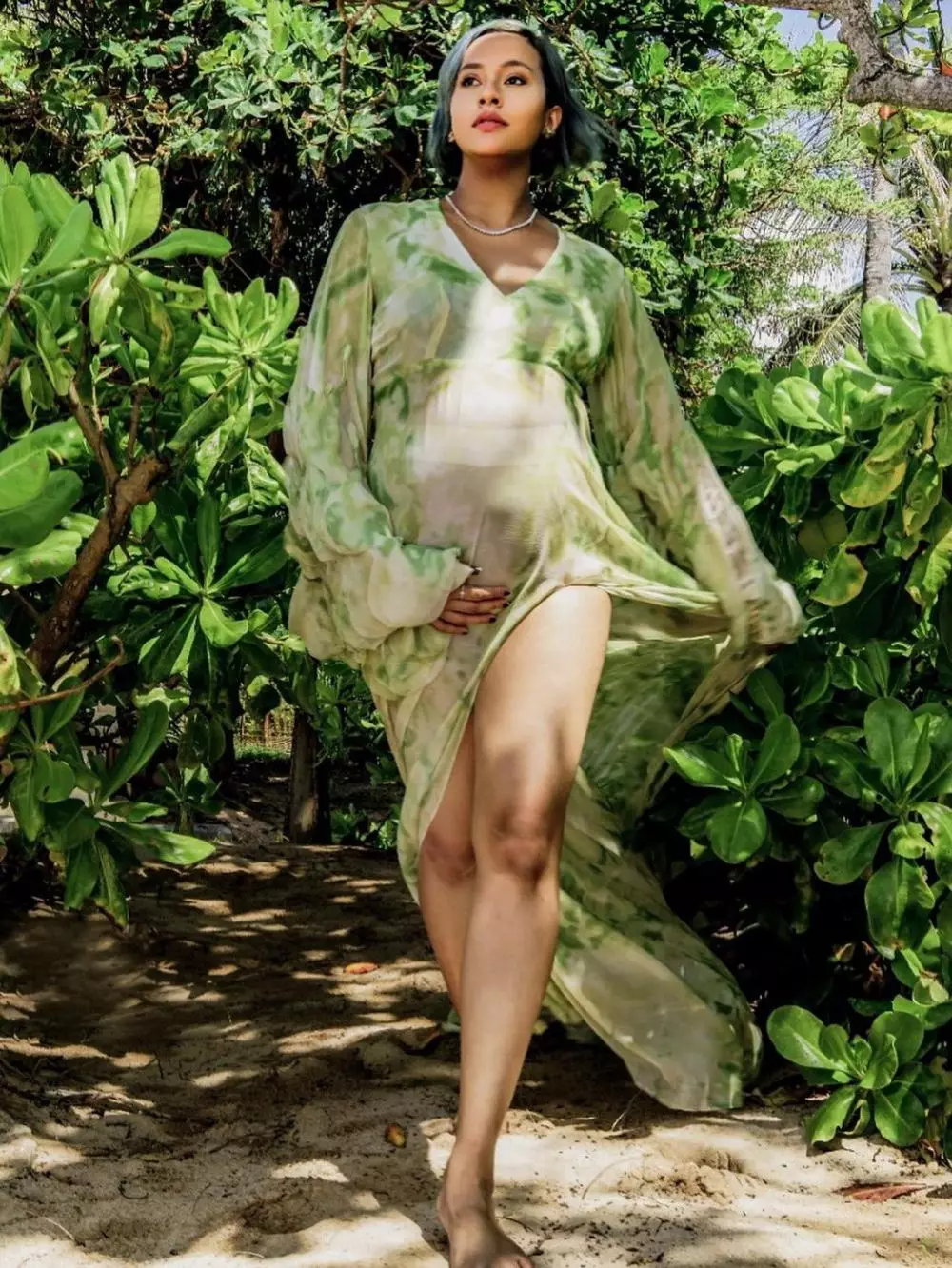 Gaya maternity shoot model catwalk dari berbagai sumber