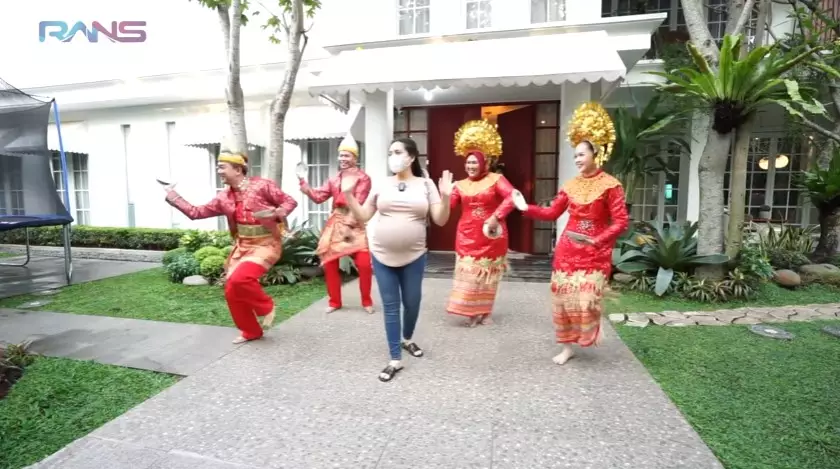 Momen Nagita Slavina borong makanan Youtube/Rans Entertainment
