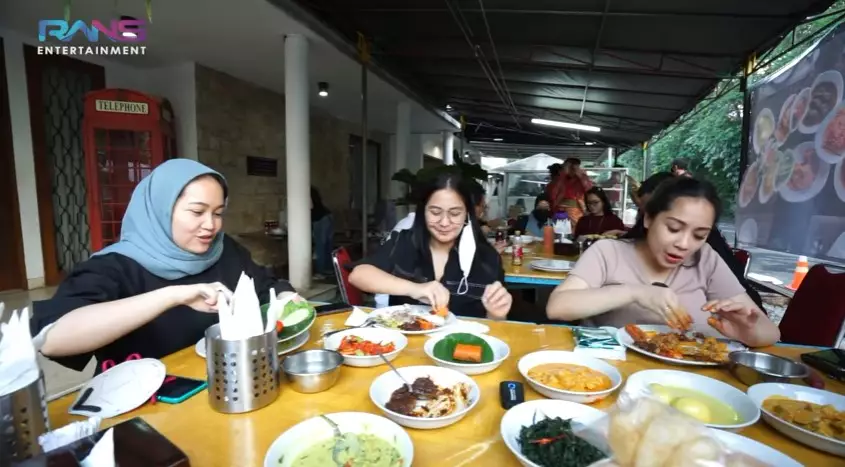 Momen Nagita Slavina borong makanan Youtube/Rans Entertainment