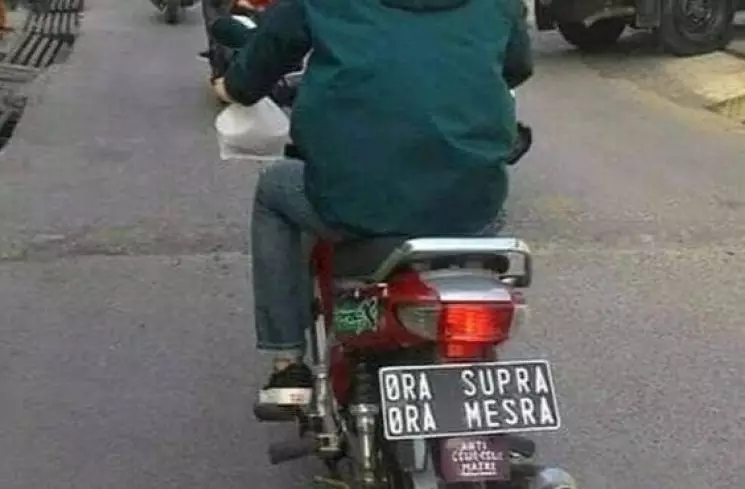 tulisan di sepeda motor yang romantis tapi bucin abis © 2021 1cak.com tulisan di sepeda motor yang romantis tapi bucin abis © 2021 1cak.com