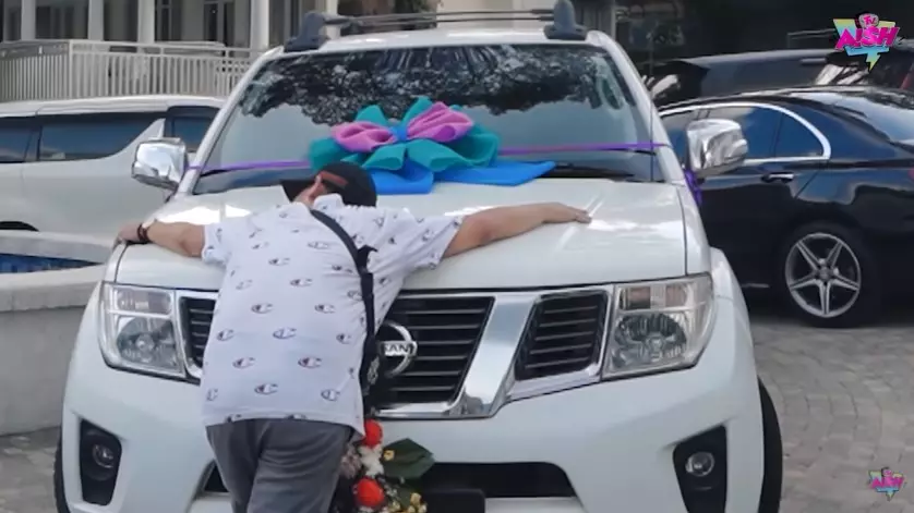 Momen Ammar Zoni Irish Bella bagi doorprize YouTube/Aish TV