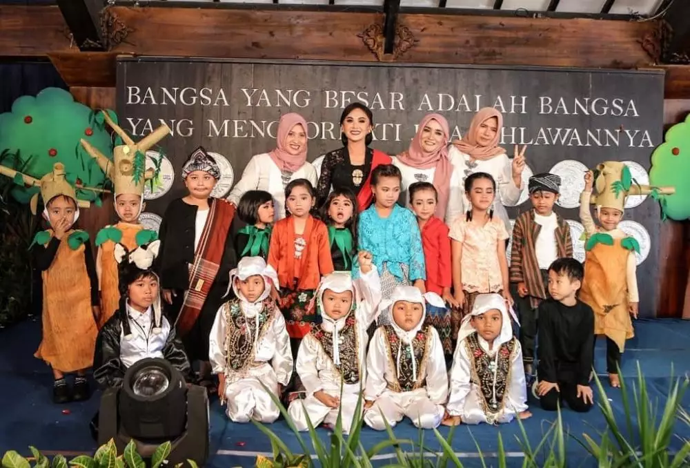 Potret sekolah milik Yuni Shara © Instagram Potret sekolah milik Yuni Shara © Instagram