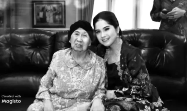 foto Annisa Pohan bareng Ibu Ageng dari berbagai sumber