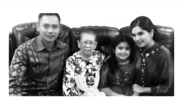 foto Annisa Pohan bareng Ibu Ageng dari berbagai sumber