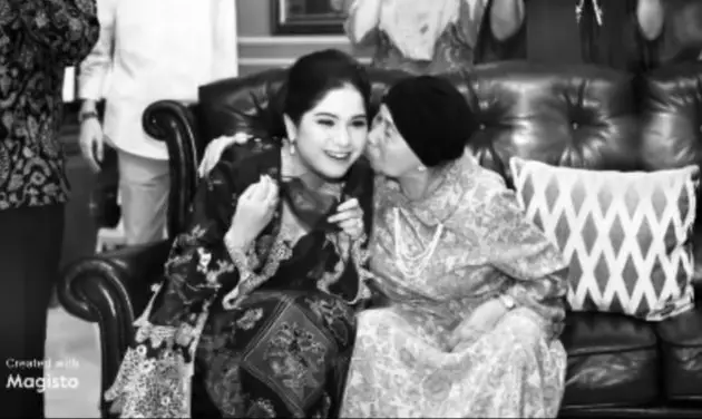 foto Annisa Pohan bareng Ibu Ageng dari berbagai sumber