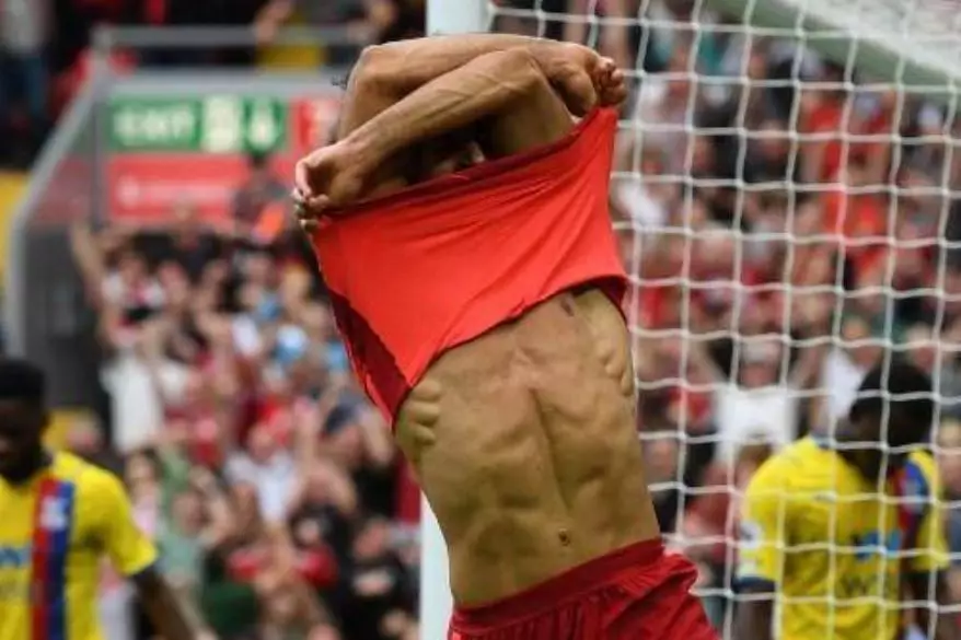 Mo Salah punya sayap malaikat © 2021 brilio.net Mo Salah punya sayap malaikat © 2021 brilio.net