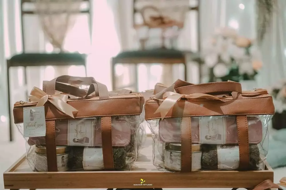 suvenir seleb di momen tasyakuran © instagram