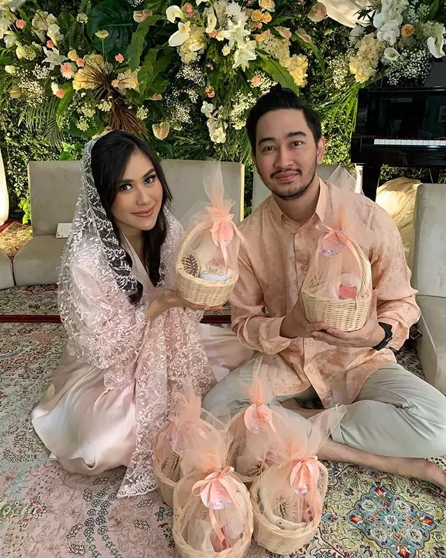 suvenir seleb di momen tasyakuran © instagram