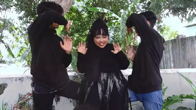 Potret Kekeyi cover MV Lisa Blackpink 'Lalisa' © YouTube/Rahmawati Kekeyi Putri Cantikka Potret Kekeyi cover MV Lisa Blackpink 'Lalisa' © YouTube/Rahmawati Kekeyi Putri Cantikka