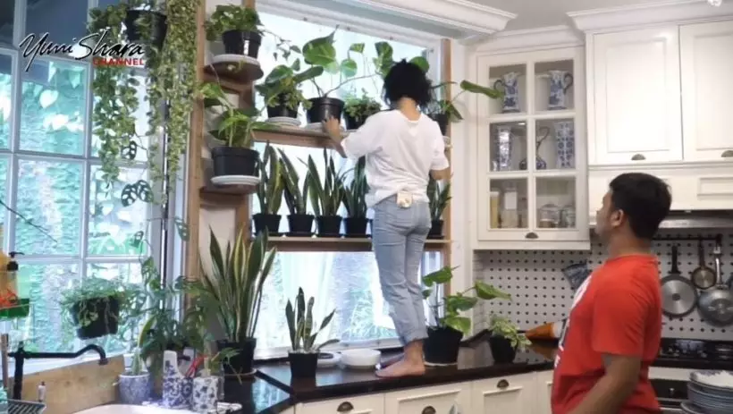 Ide menata dapur Yuni Shara © 2021 brilio.net