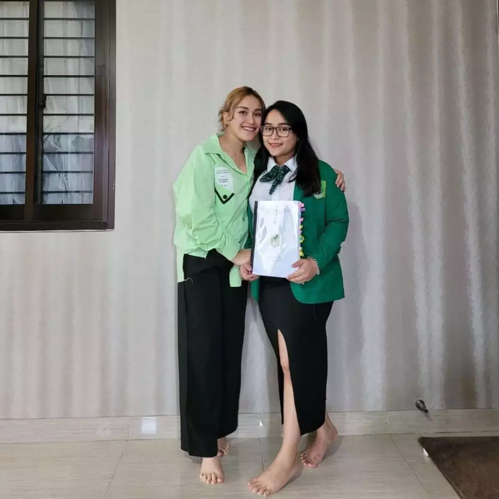 adik ayu ting ting lulus © 2021 Instagram