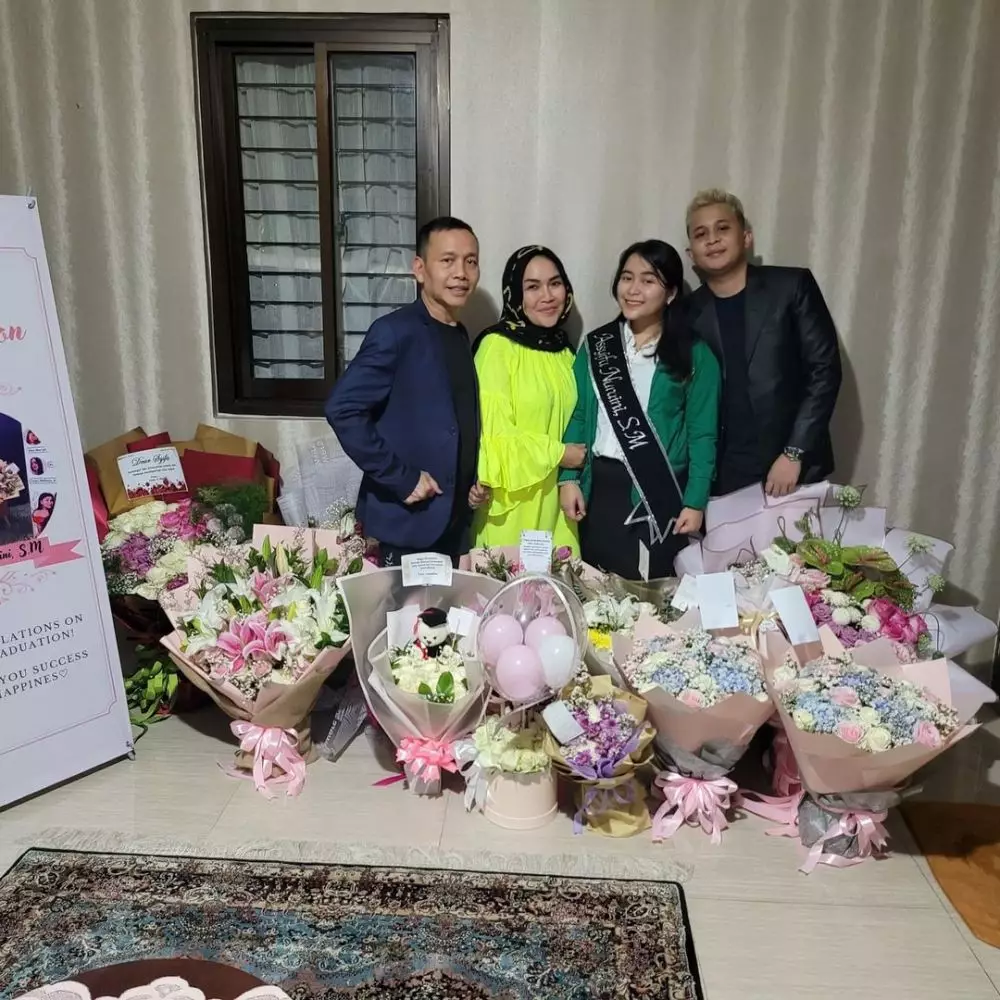 adik ayu ting ting lulus © 2021 Instagram