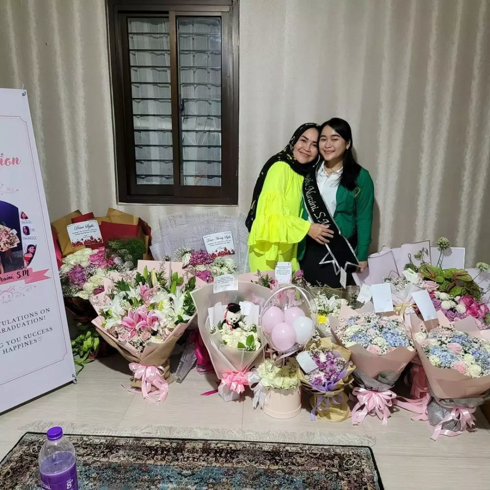 adik ayu ting ting lulus © 2021 Instagram