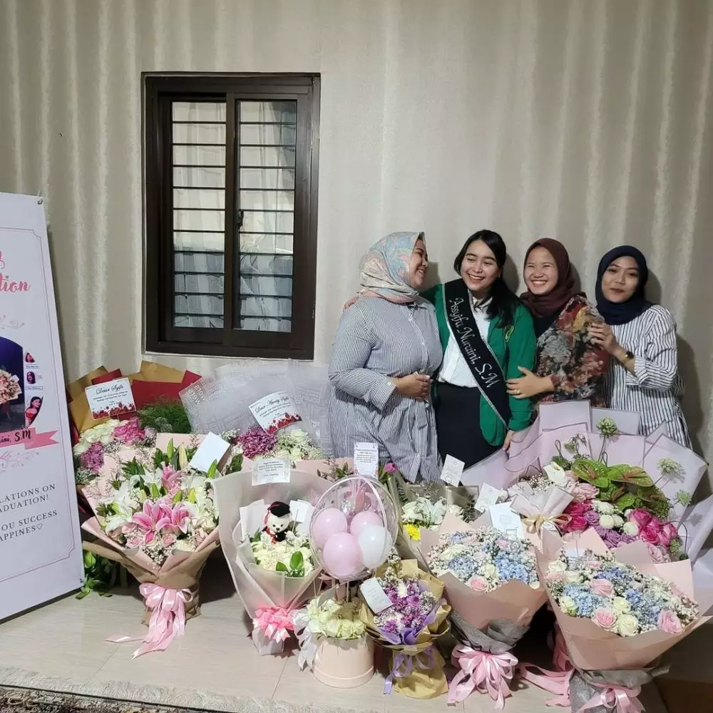 adik ayu ting ting lulus © 2021 Instagram