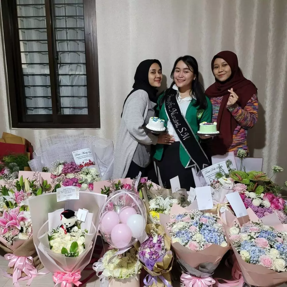 adik ayu ting ting lulus © 2021 Instagram