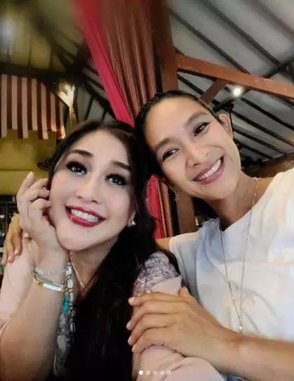potret Happy Salma bersama Paramitha Rusady ©Instagram/@happysalma