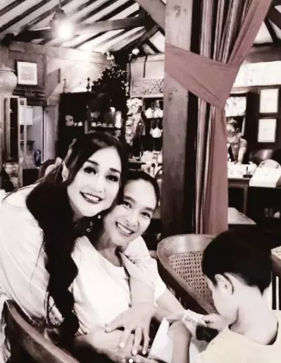 potret Happy Salma bersama Paramitha Rusady ©Instagram/@happysalma