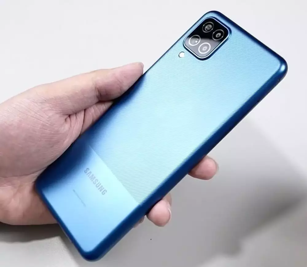 Samsung A12 versi mutakhir © 2021 brilio.net Samsung A12 versi mutakhir © 2021 brilio.net