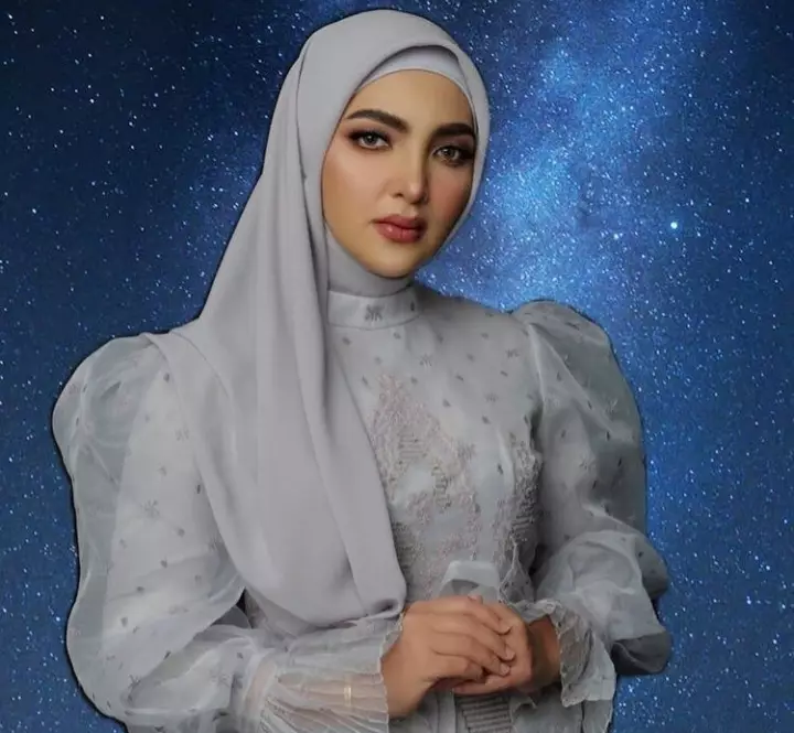 Gaya Ashanty saat kenakan hijab Instagram/@ashanty_ash