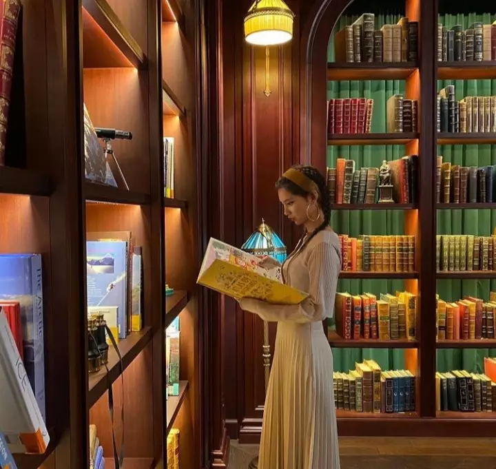 Potret Rozy selebgram robot Instagram/@rozy.gram