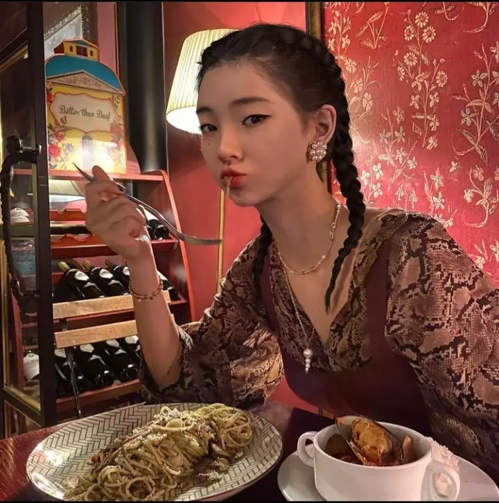 Potret Rozy selebgram robot Instagram/@rozy.gram