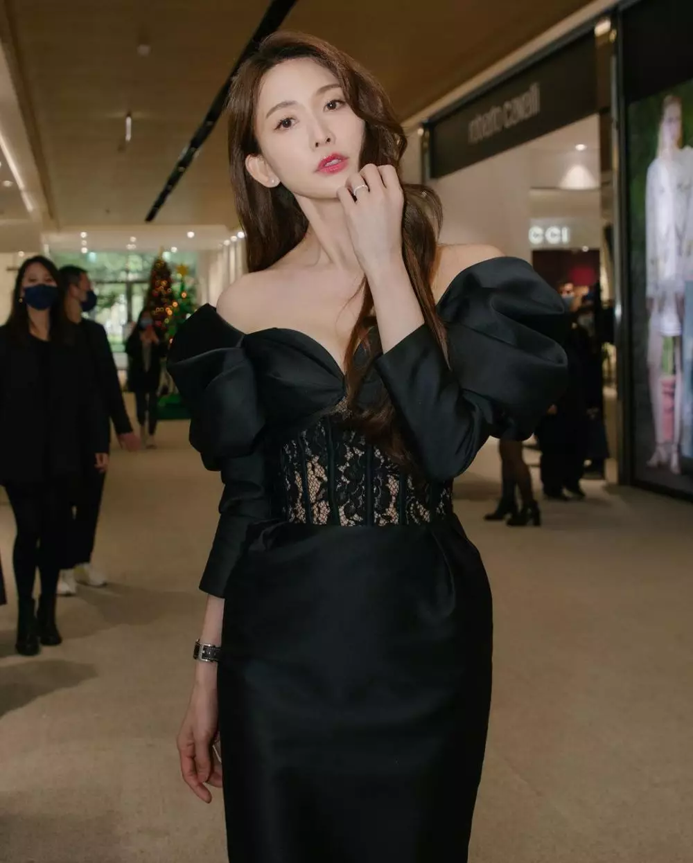 potret terbaru lin chi ling © 2021 Instagram