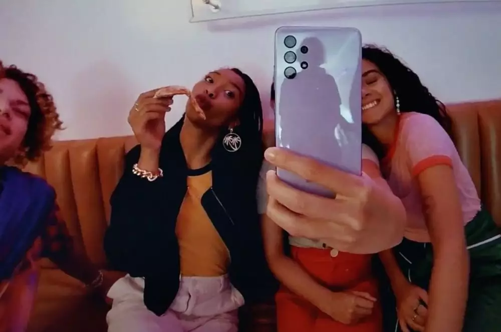 Smartphone mid range © 2021 brilio.net Smartphone mid range © 2021 brilio.net