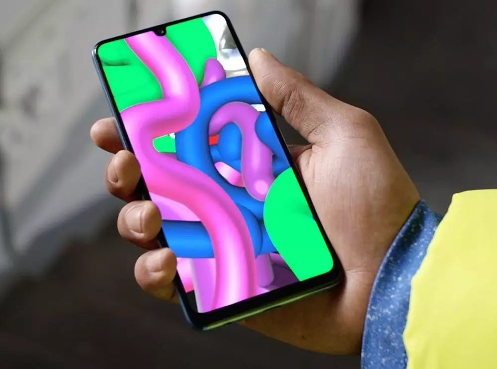 Smartphone mid range © 2021 brilio.net Smartphone mid range © 2021 brilio.net